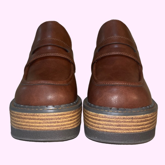 Delia’s Brown Platform Heel Loafers - Picture 2 of 7